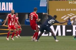 巴黎少一人作战，帕乔蹬踏格雷茨卡小腿，被红牌罚下