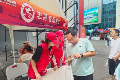 百家乐网站-爱邯郸 做贡献丨青年志愿者持续助力邯郸市青少年U18足球挑战赛（二）